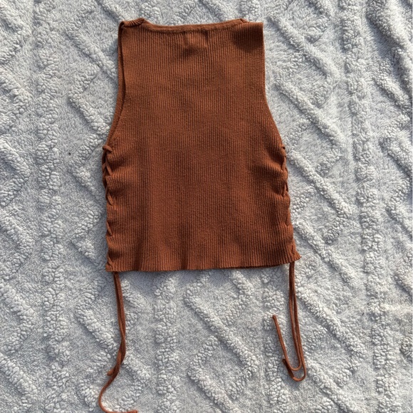 Braided Cropped Tank Top - Picture 2 of 7